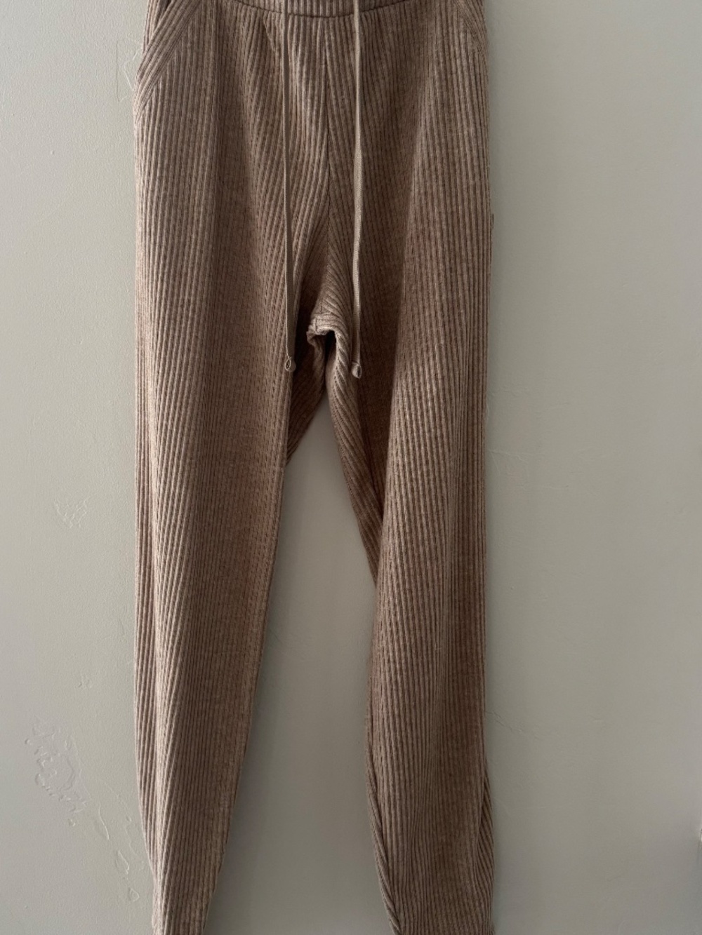 Alo Yoga Muse Sweatpant - Gravel Heather - Picture 2 of 4